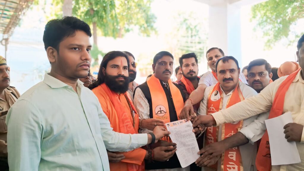 स्कूलों में भ्रष्टाचार के खिलाफ शिवसेना का ज्ञापन